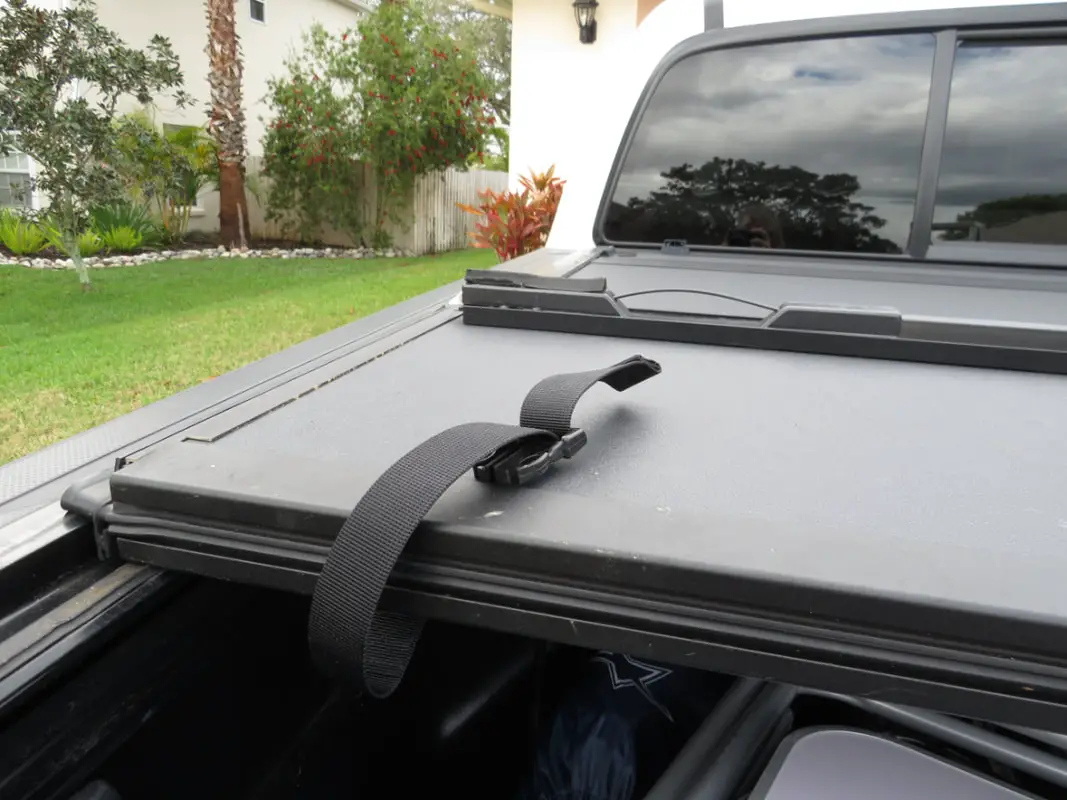 Picture of tonneau cover clips