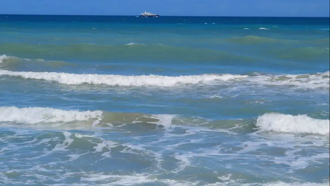 Waves in Atlantic shores of Jensen Beach, FL