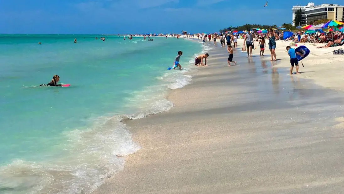Picture of crowds on Lido Key Beach