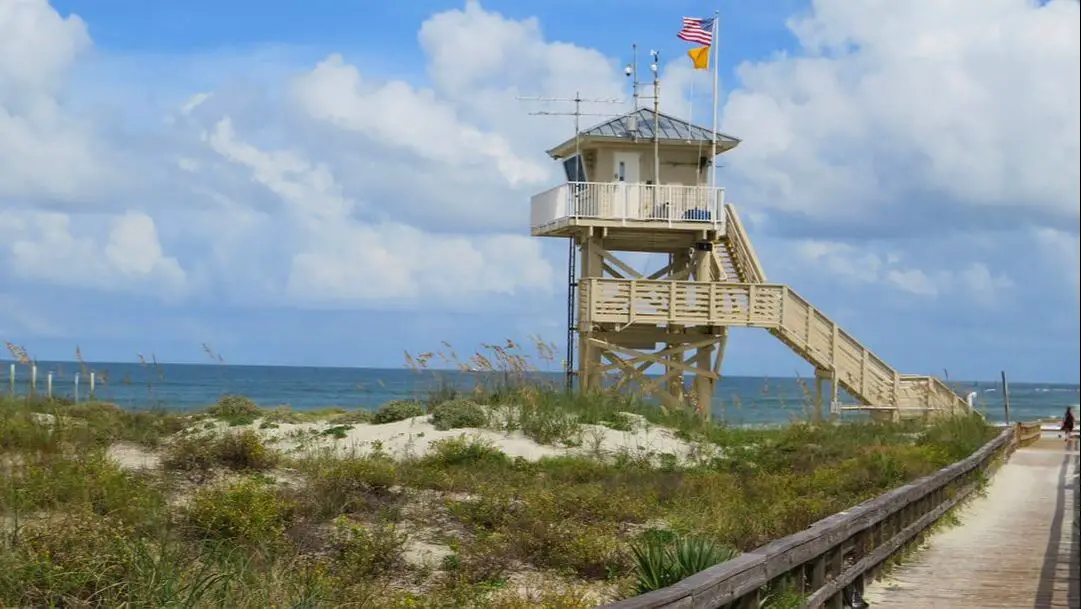 Lifeguard tower at Ponce Inlet Beach with walkway