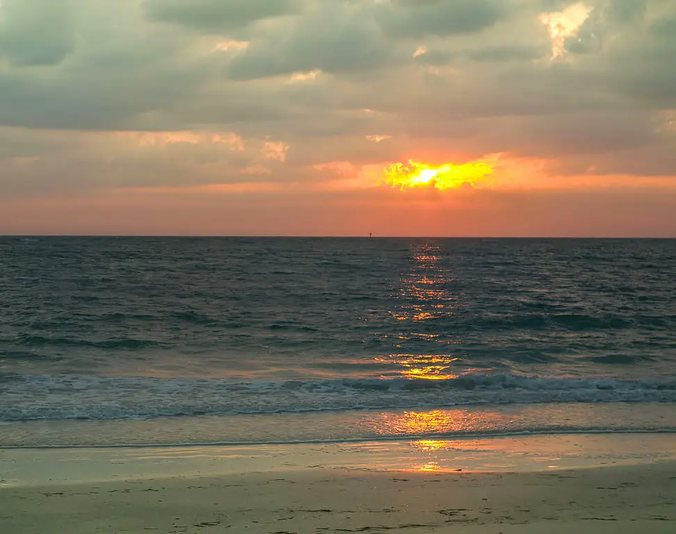 Picture of sunset Lido Beach Sarasota