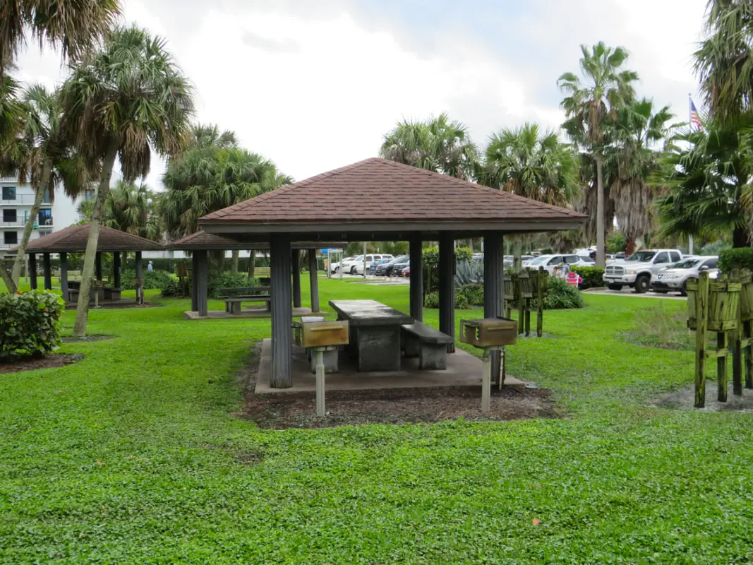 Picture of grilling pavilions at South Beach Park Vero